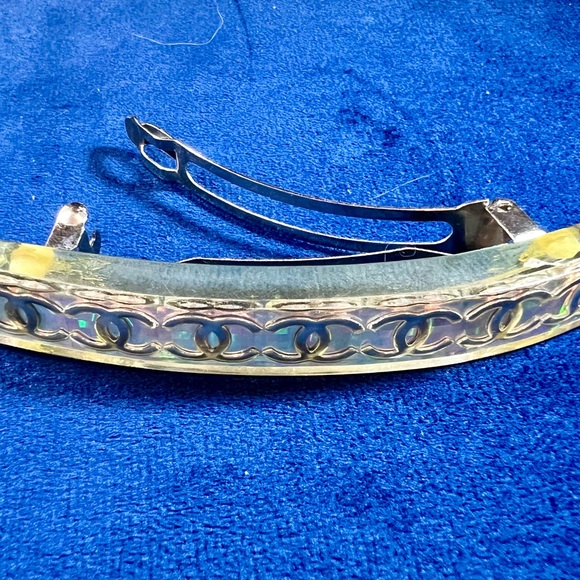 CHANEL Silver Monogram CC Holographic Lucite Hair Clip - Picture 3 of 10
